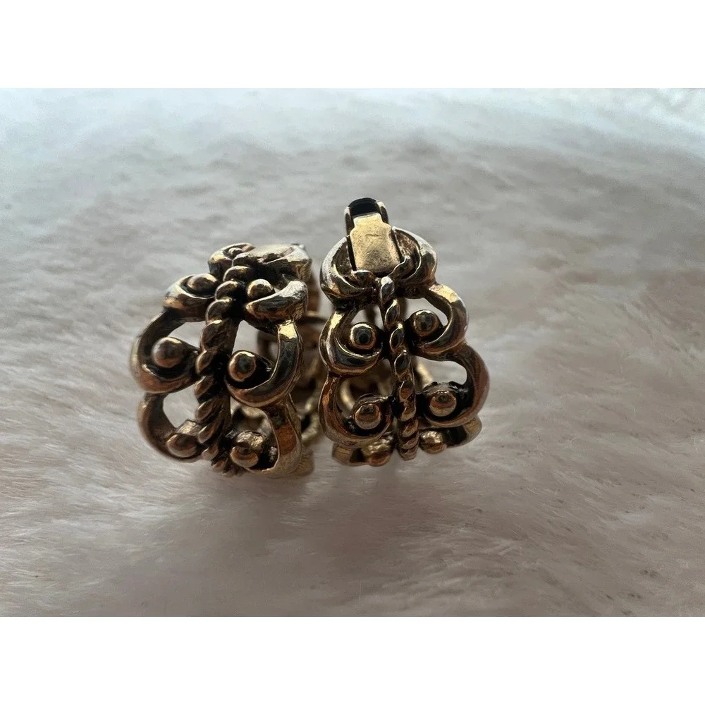 Avon Vintage Clip On J Hoop Earrings‎ Gold Tone Openwork Scroll Rope Baroque 80s
